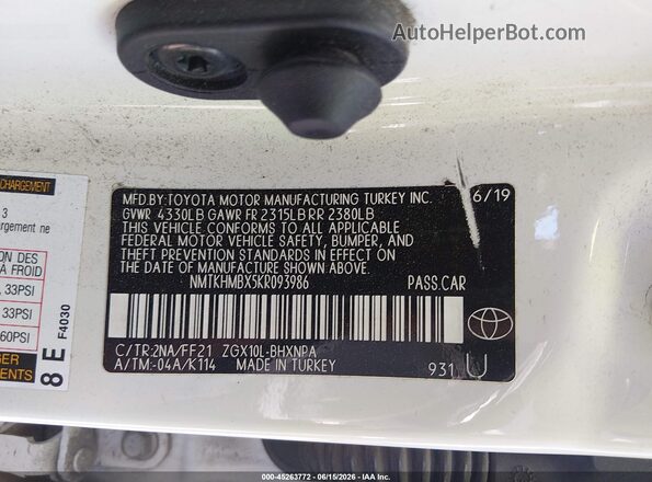 NMTKHMBX5KR093986 2019 TOYOTA C-HR White ძრავის განყოფილების ხედი