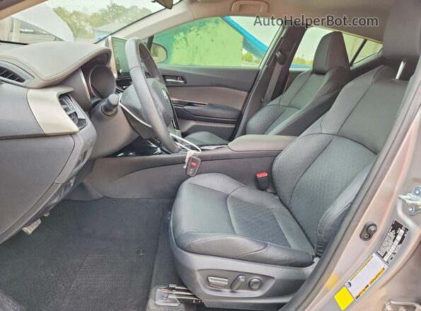 NMTKHMBX7LR107047 2020 TOYOTA C-HR Серый Вид салона спереди