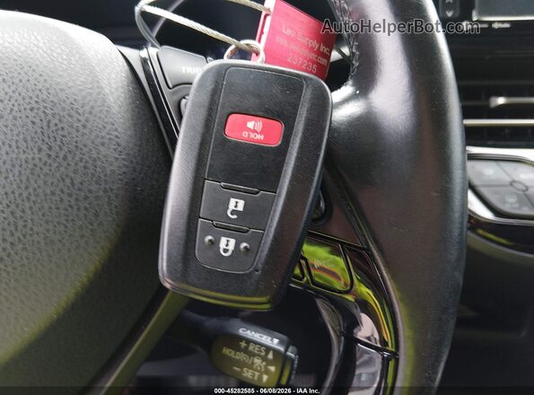 NMTKHMBX8JR009691 2018 TOYOTA C-HR Blue Widok deski rozdzielczej