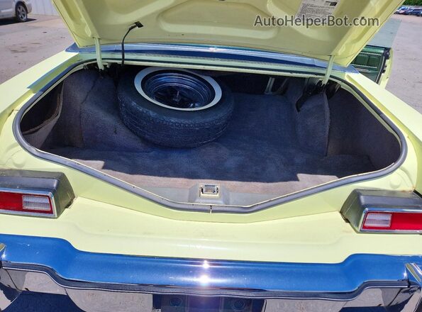 NY76754 1974 LINCOLN CONTINENTA Yellow Widok komory silnika