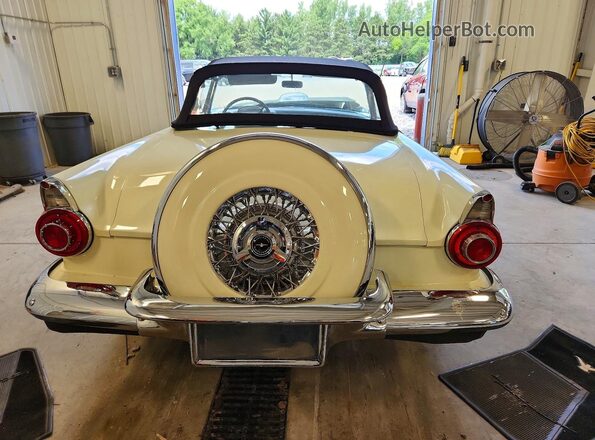 P6FH197400 1956 FORD THUNDERBIRD White Widok z tyłu