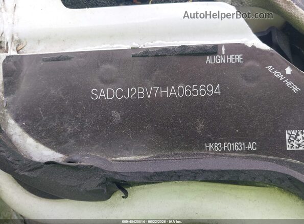 SADCJ2BV7HA065694 2017 JAGUAR F-PACE White Շարժիչի բաժամունքի տեսք