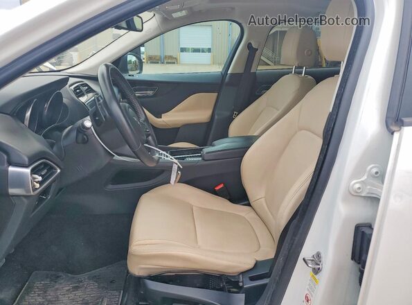 SADCJ2EV5JA243619 2018 JAGUAR F-PACE Белый Вид салона спереди
