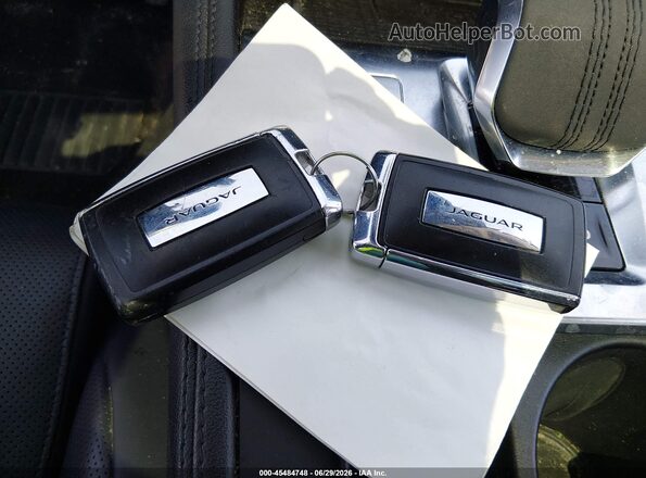 SADCJ2EX4MA681098 2021 JAGUAR F-PACE White Vista del salpicadero