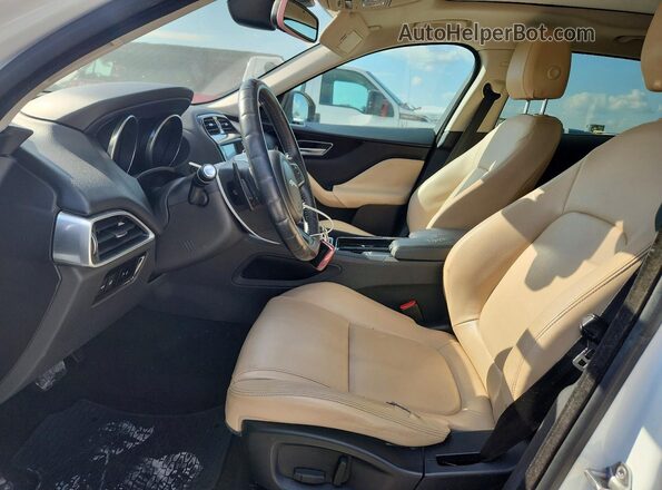 SADCJ2FX0JA265379 2018 JAGUAR F-PACE Белый Вид салона спереди