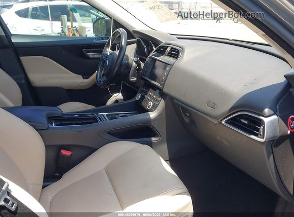 SADCJ2FX2JA250625 2018 JAGUAR F-PACE Gray Front interior view
