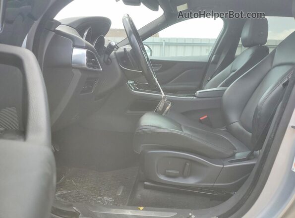 SADCJ2FX8JA266005 2018 JAGUAR F-PACE Silver Front interior view