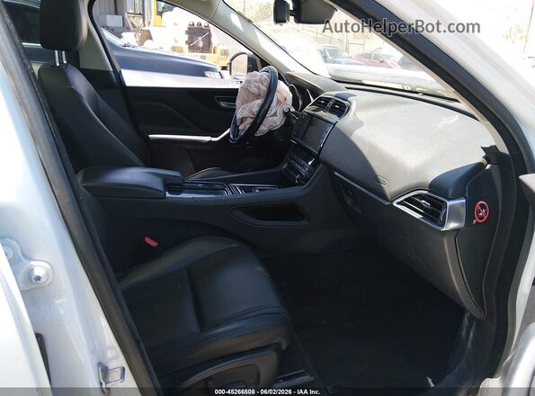 SADCJ2GX7JA235679 2018 JAGUAR F-PACE White Front interior view
