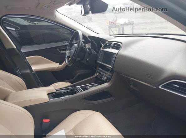 SADCK2BV7HA063182 2017 JAGUAR F-PACE Gray Widok wnętrza z przodu