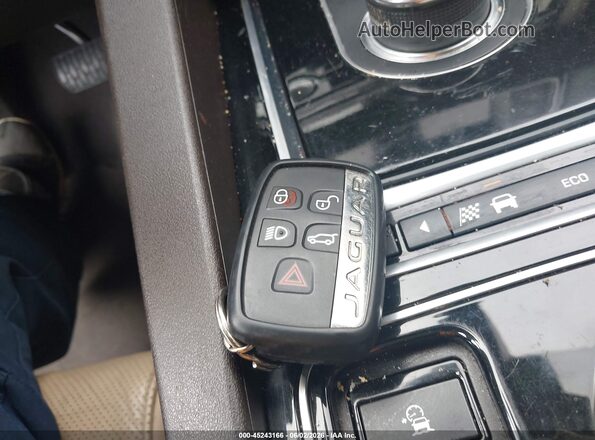 SADCK2BV7HA063182 2017 JAGUAR F-PACE Gray Widok deski rozdzielczej