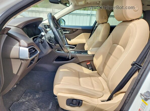 SADCK2FX7JA267207 2018 JAGUAR F-PACE Белый Вид салона спереди