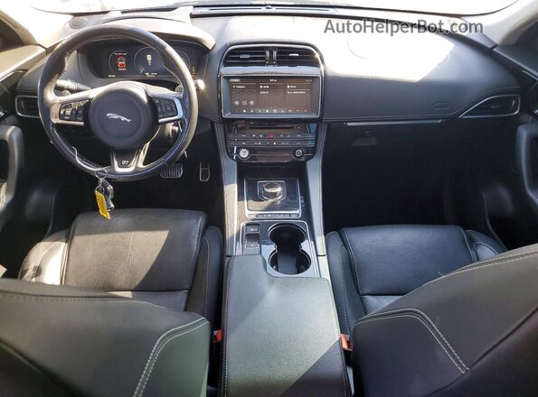 SADCL2BV3HA097715 2017 JAGUAR F-PACE Black Widok deski rozdzielczej