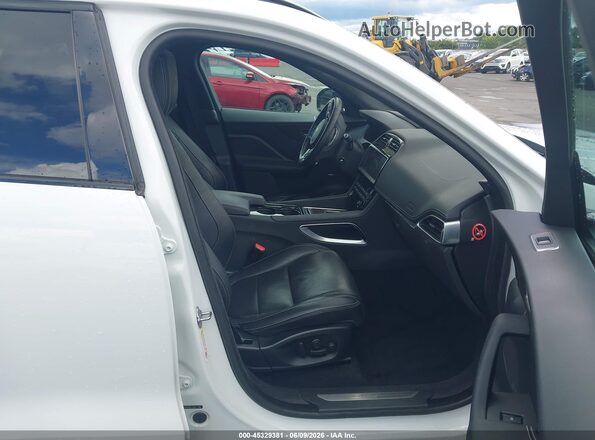 SADCM2BV3HA089806 2017 JAGUAR F-PACE Белый Вид салона спереди