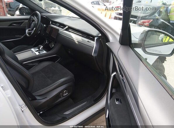 SADCZ2EE2MA680944 2021 JAGUAR F-PACE White Front interior view
