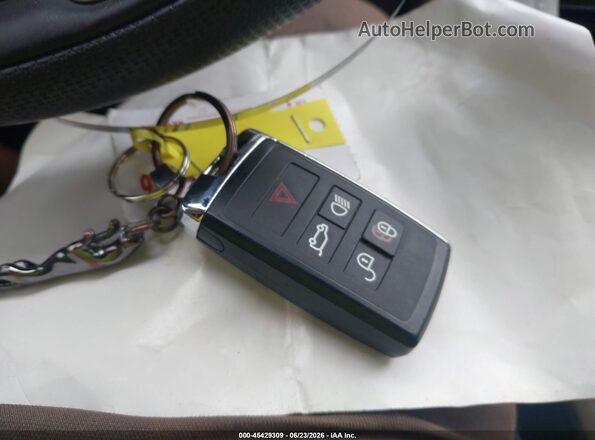 SADCZ2FE5SA750979 2025 JAGUAR F-PACE Black Vista del salpicadero