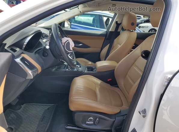 SADFP2FX5N1029408 2022 JAGUAR E-PACE Белый Вид салона спереди