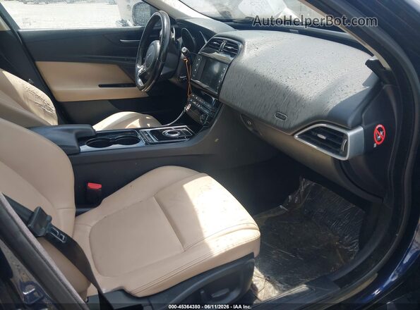 SAJAD4BG4HA950461 2017 JAGUAR XF Blue Вид салону спереду