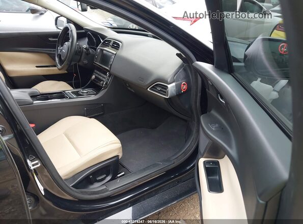 SAJAD4BG6HA954690 2017 JAGUAR XF Black Widok wnętrza z przodu