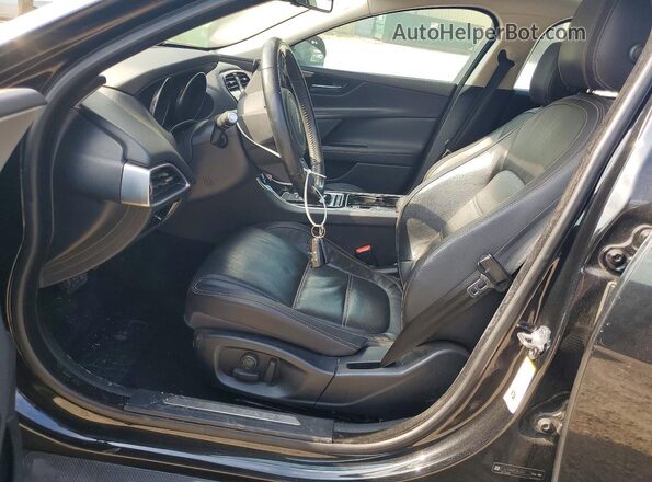 SAJAE4BV0HA959637 2017 JAGUAR XF Черный Вид салона спереди