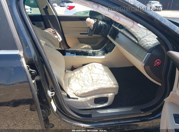 SAJBD4BV7GCY06182 2016 JAGUAR XF Черный Вид салона спереди