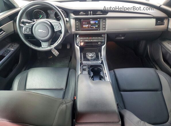 SAJBD4BV7HCY33335 2017 JAGUAR XF Gray Widok deski rozdzielczej