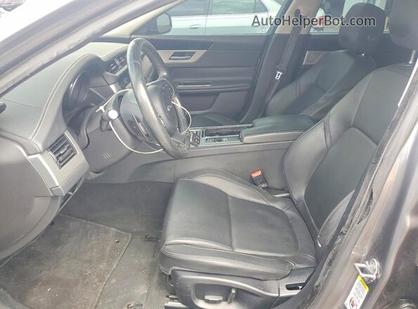 SAJBD4BV7HCY33335 2017 JAGUAR XF Gray Widok wnętrza z przodu