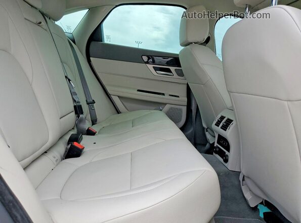 SAJBD4FX7LCY83172 2020 JAGUAR XF Белый Вид задних сидений