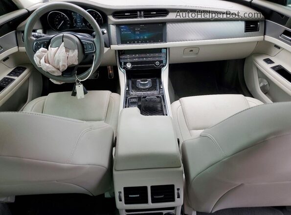 SAJBD4FX7LCY83172 2020 JAGUAR XF Белый Вид панели приборов