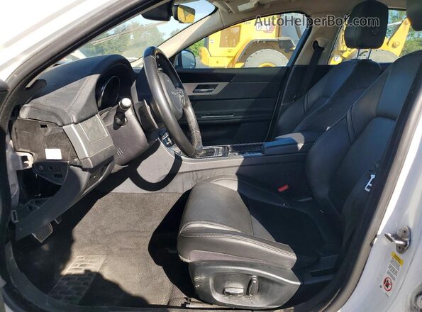 SAJBD4FX9KCY78845 2019 JAGUAR XF White 