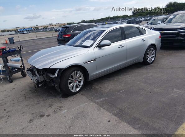 SAJBD4GX8JCY67364 2018 JAGUAR XF Silver 