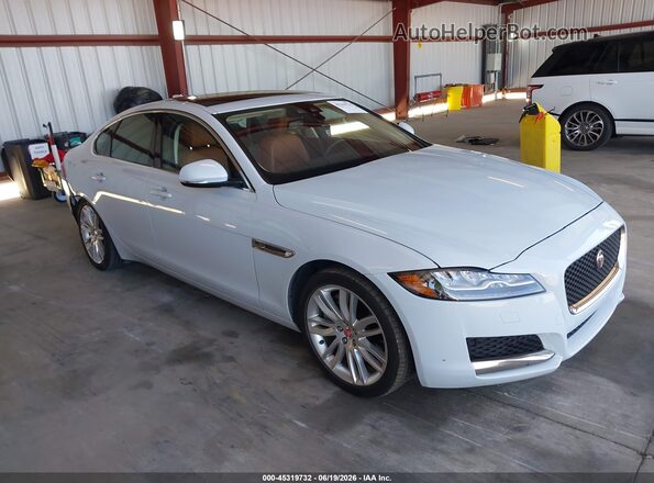 SAJBH4EV6JCY53260 2018 JAGUAR XF White Widok wnętrza z tyłu