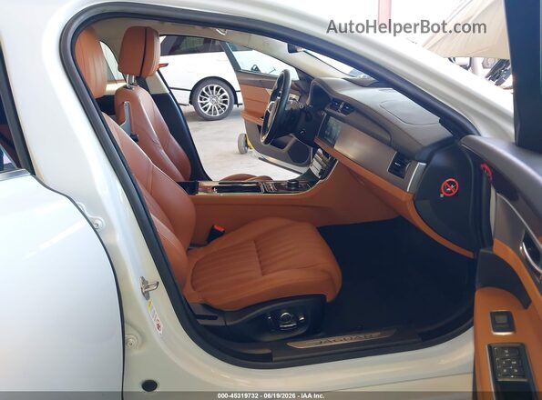 SAJBH4EV6JCY53260 2018 JAGUAR XF White Widok wnętrza z przodu
