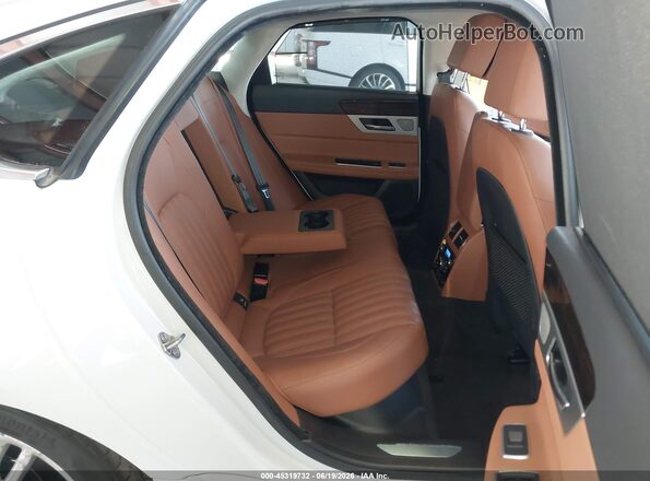 SAJBH4EV6JCY53260 2018 JAGUAR XF White Widok naklejki z numerem VIN