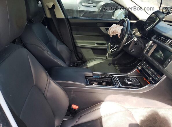 SAJBJ4BV1HCY46655 2017 JAGUAR XF Black Widok wnętrza z przodu