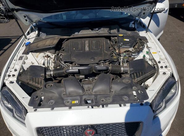 SAJWJ1CD2K8W19572 2019 JAGUAR XJ White Rear interior view