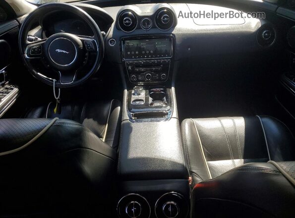 SAJWJ1CD2K8W19572 2019 JAGUAR XJ White Dashboard view