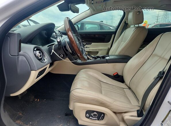 SAJWJ1CD5K8W18089 2019 JAGUAR XJ White წინა სალონის ხედი