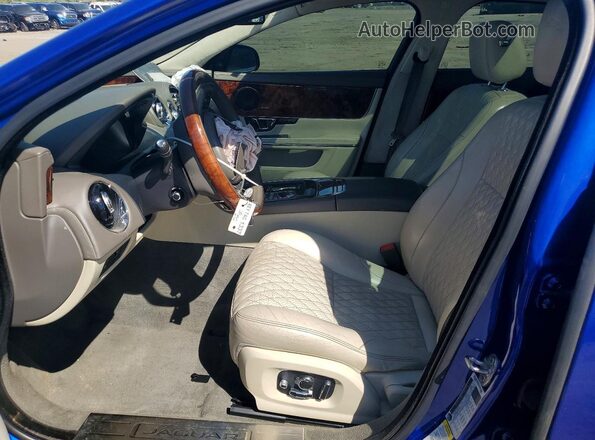 SAJWJ2GD1H8W06076 2017 JAGUAR XJL Blue Front interior view