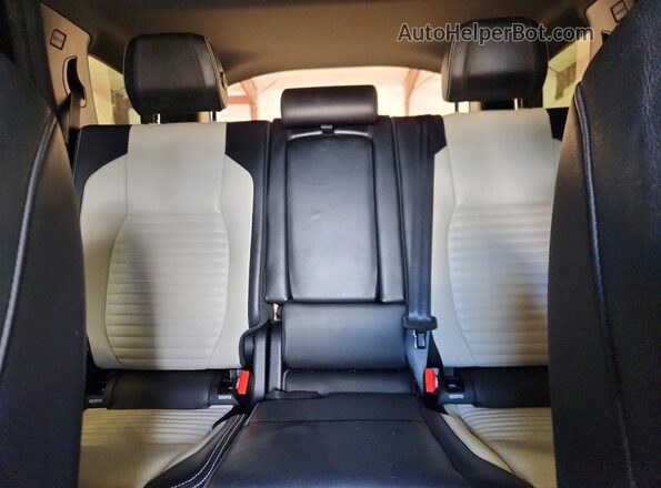 SALCL2FXXLH866601 2020 LAND ROVER DISCOVERY Blue Rear seats view