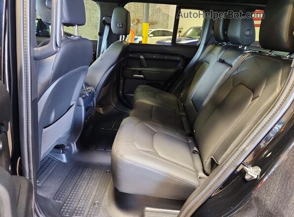SALE27EU2S2392645 2025 LAND ROVER DEFENDER Black Widok wnętrza z tyłu