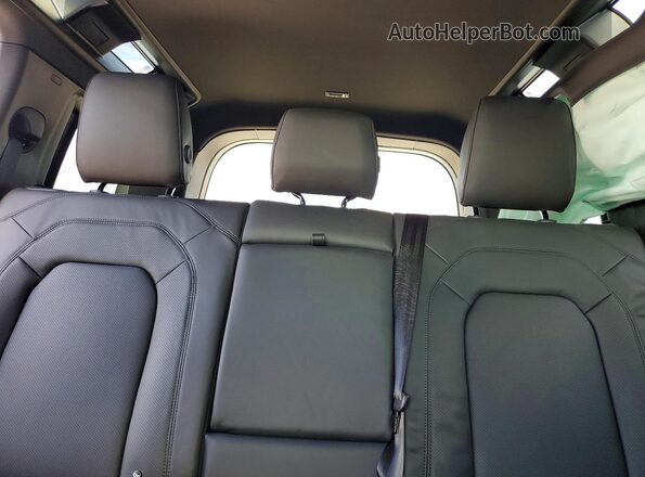 SALEJ7EX7S2462590 2025 LAND ROVER DEFENDER White უკანა სავარძლების ხედი