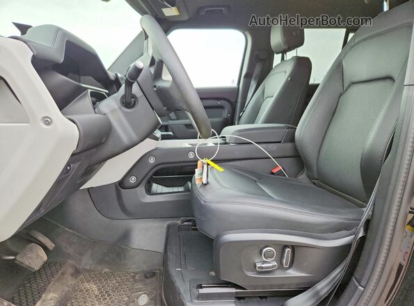 SALEJFFU2S2406524 2025 LAND ROVER DEFENDER Черный Вид салона спереди