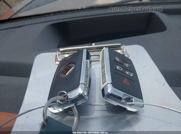 SALEZEE97T2489868 2026 LAND ROVER DEFENDER Gold Вид панелі приладів