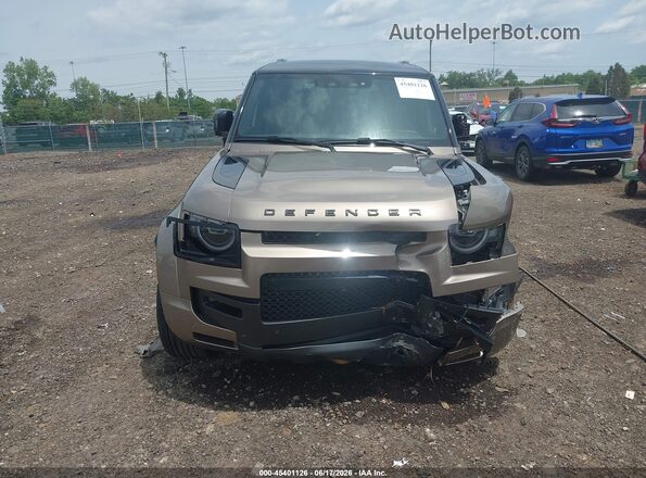 SALEZEE97T2489868 2026 LAND ROVER DEFENDER Gold Вид задньої частини салону