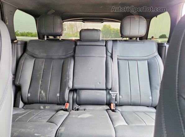 SALKP9E91RA090582 2024 LAND ROVER RANGE Black Rear seats view