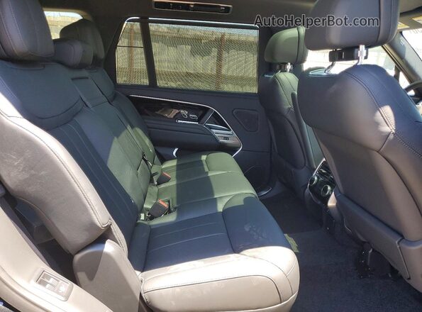 SALKPBE95SA334022 2025 LAND ROVER RANGE Black Սալոնի հետևի տեսք