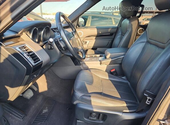 SALRG2RV0K2400654 2019 LAND ROVER DISCOVERY Gray Front interior view