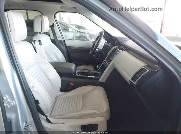 SALRHBBK0HA023027 2017 LAND ROVER DISCOVERY Silver Front interior view