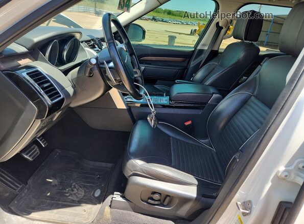 SALRHBBK8HA000174 2017 LAND ROVER DISCOVERY Белый Вид салона спереди