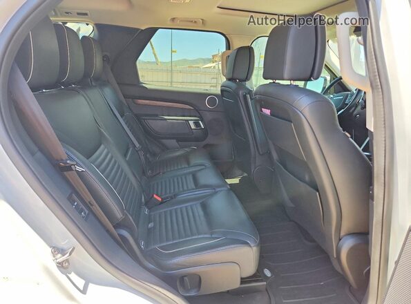 SALRHBBK8HA000174 2017 LAND ROVER DISCOVERY Белый Вид задней части салона